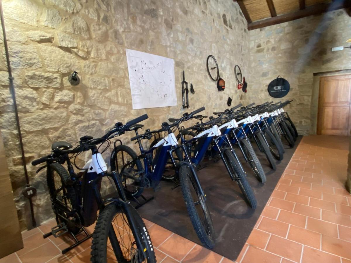 Bed And Bike Antico Mulino Hotel อาเญ็นตู ภายนอก รูปภาพ