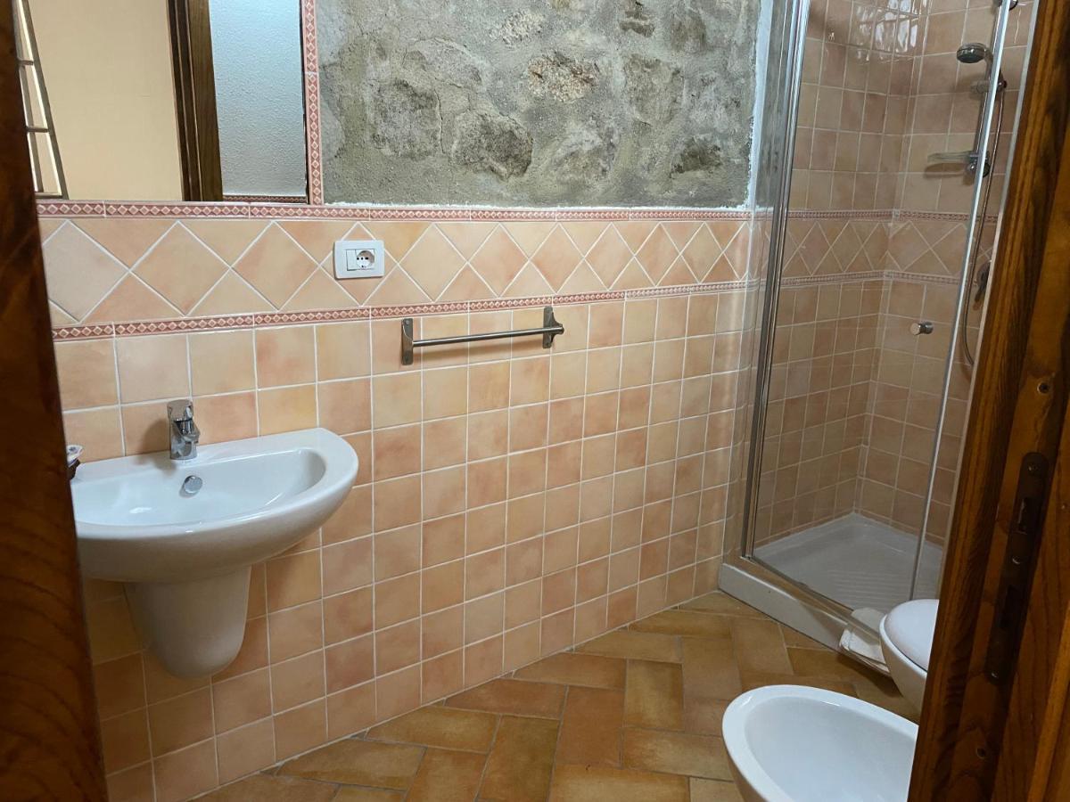 Bed And Bike Antico Mulino Hotel อาเญ็นตู ภายนอก รูปภาพ